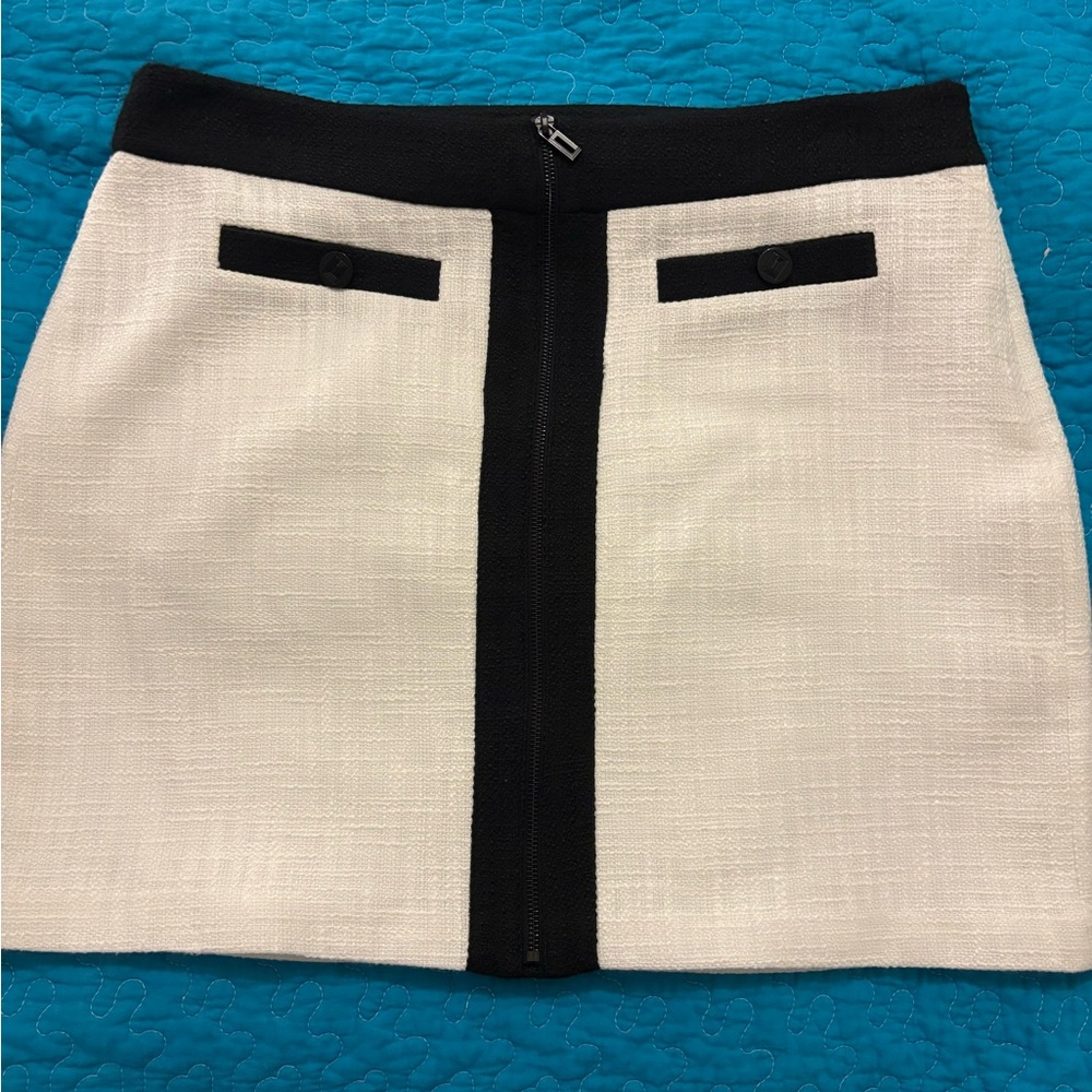 KARL LAGERFELD PARIS. New without tags Colorblock Tweed Mini Skirt size 16.